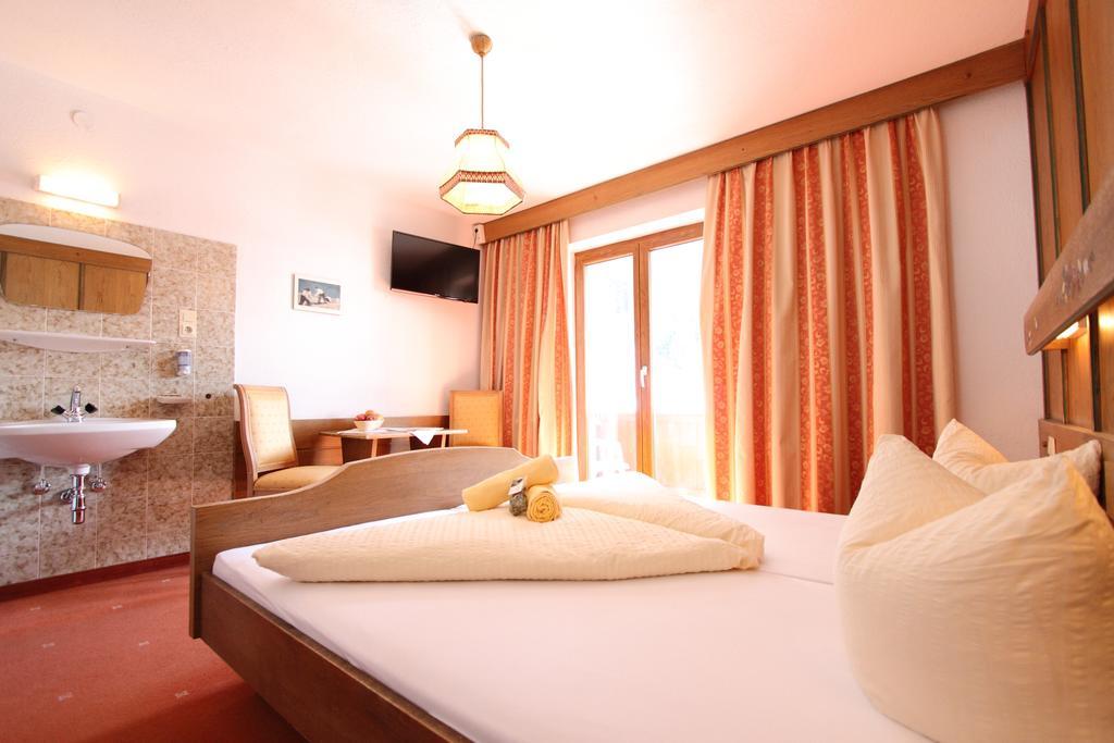 Pension Mittagskogel Sankt Leonhard im Pitztal Room photo
